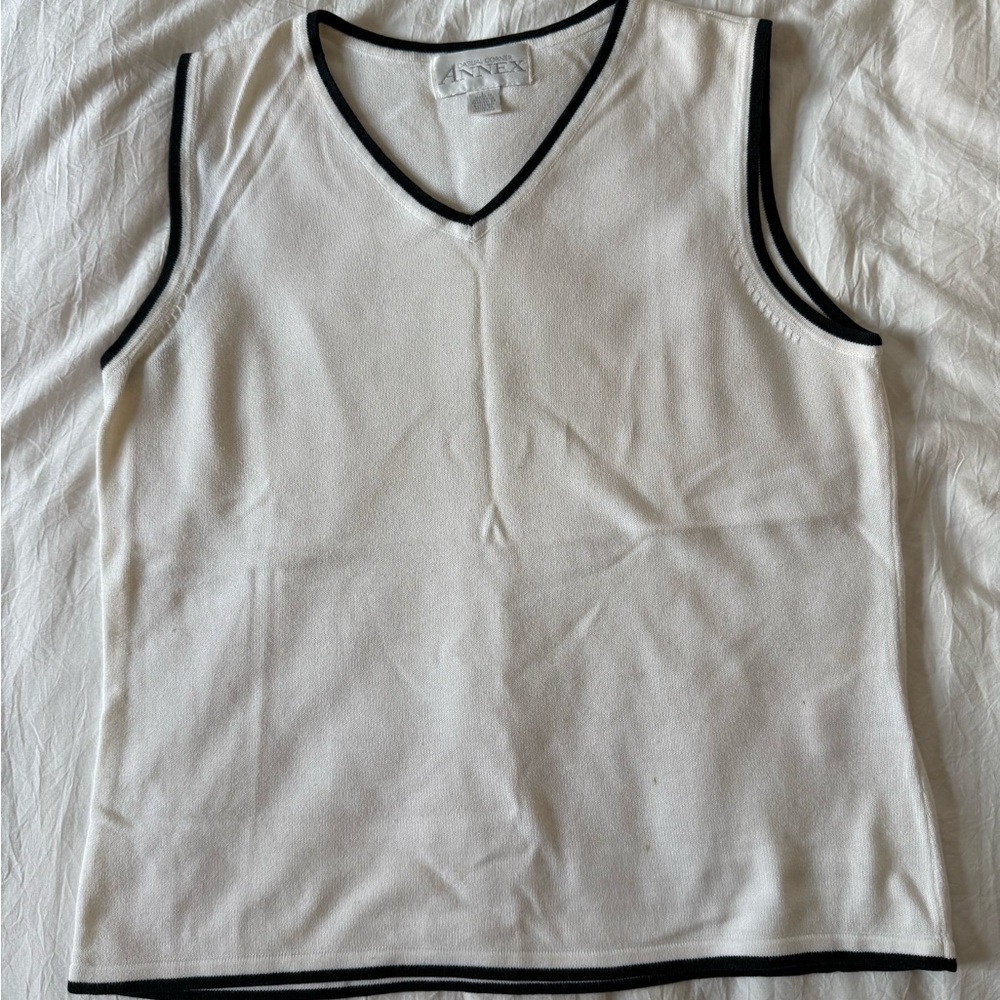 Casual Corner Annex Sleeveless V-Neck Tank